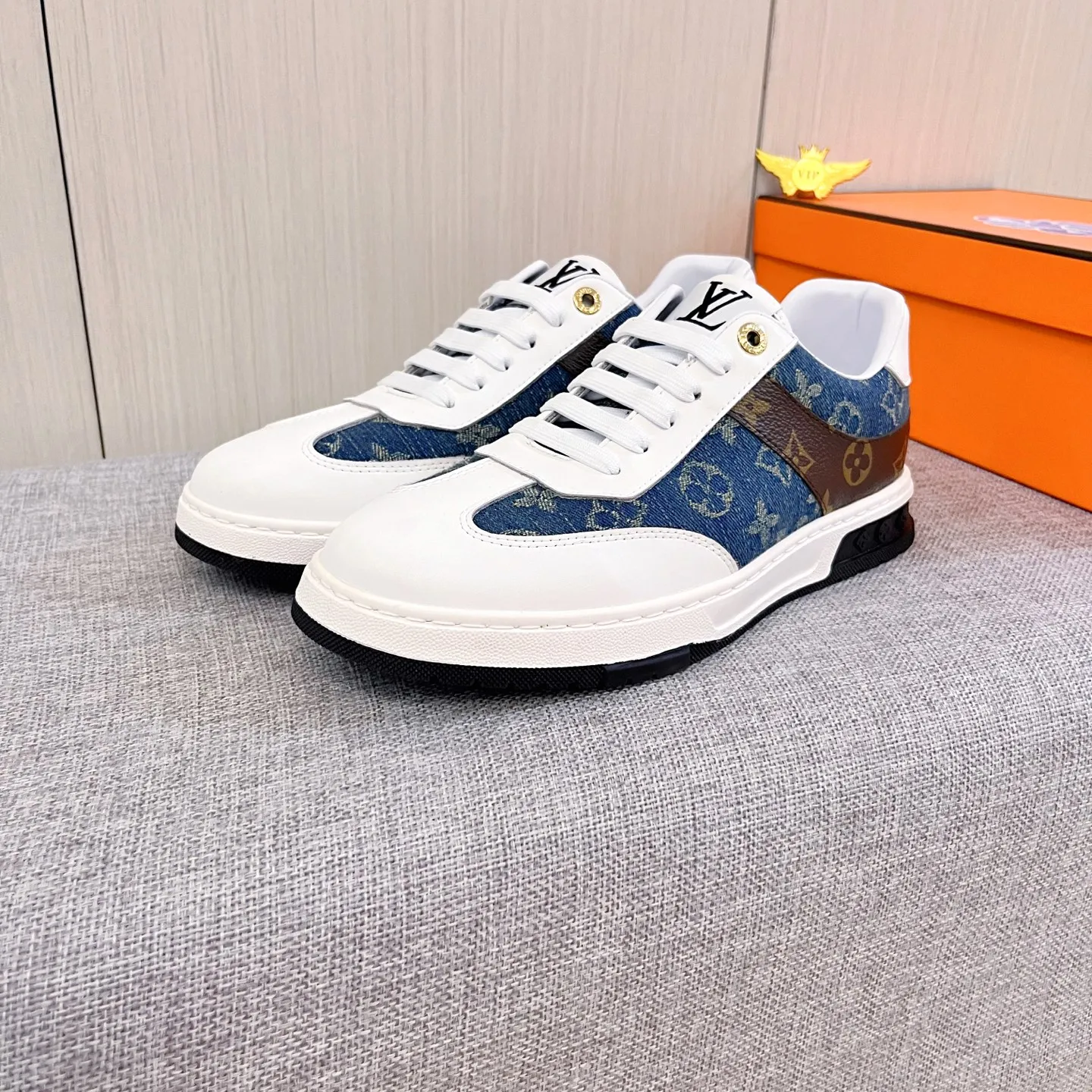 🚘🚘Factory batch 420💰【LV】🔥Louis Vuitton high-end men's shoes brand official website 1:1 latest masterpiece: the upper is made of Italian imported first-layer cowhide with a comfortable and breathable lining➕original non-slip and wear-resistant outsole🔥, making walking more convenient and comfortable! An exclusive new model, a stunning work, a beautiful 1:1 replica [color] compared to the official quality! Create a fashionable personality to set off your uniqueness! A must-have for trendy men! Classic 🔥 Size: 38-44 Color: 🔥 2⃣️ colors available 🔥.